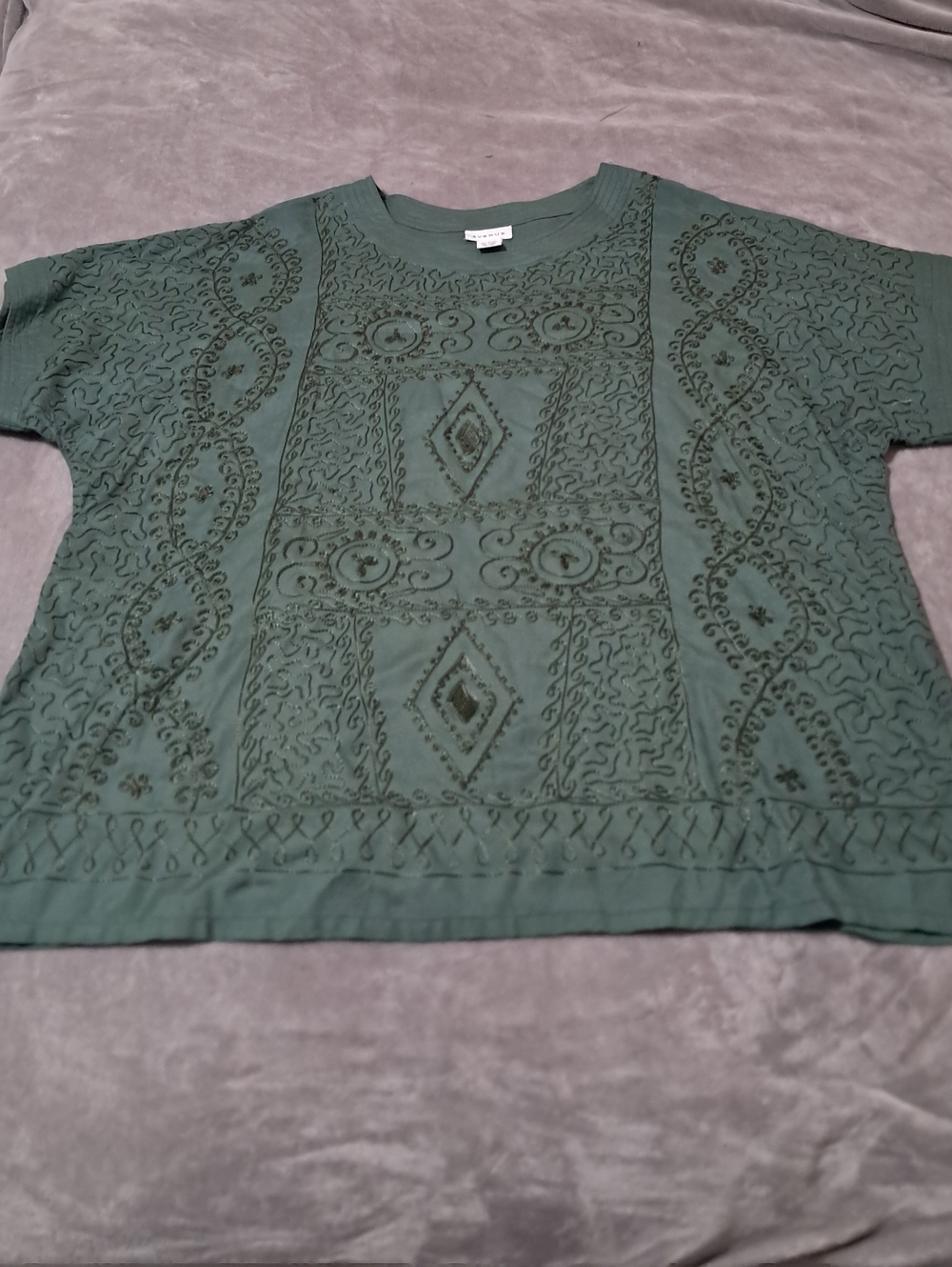 Avenue Embroidered Boxy Relaxed Fit Green Women's Short-Sleeve Top Sz. Plus18/20